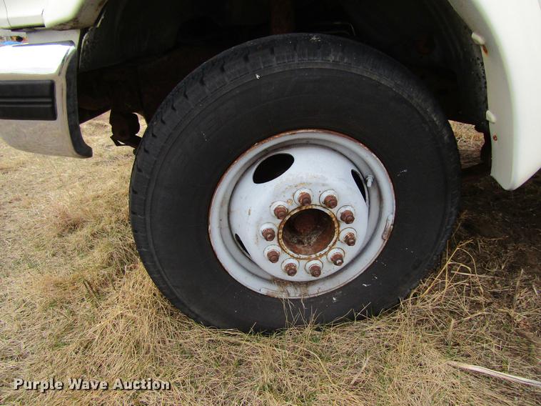 image for item DA3576 1994 Ford F450 Super Duty flatbed truck