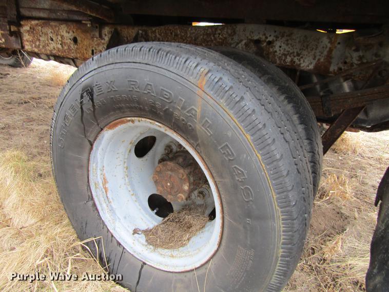 image for item DA3576 1994 Ford F450 Super Duty flatbed truck