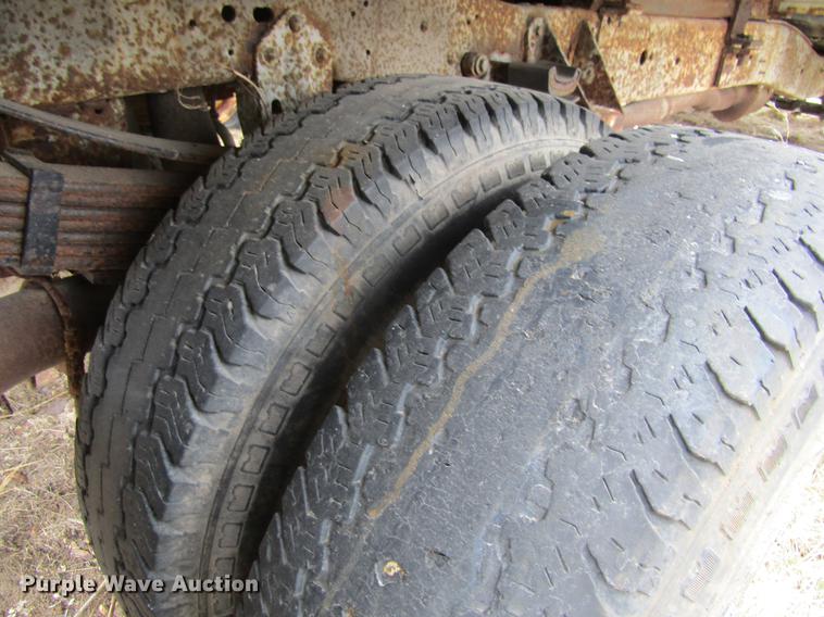 image for item DA3576 1994 Ford F450 Super Duty flatbed truck