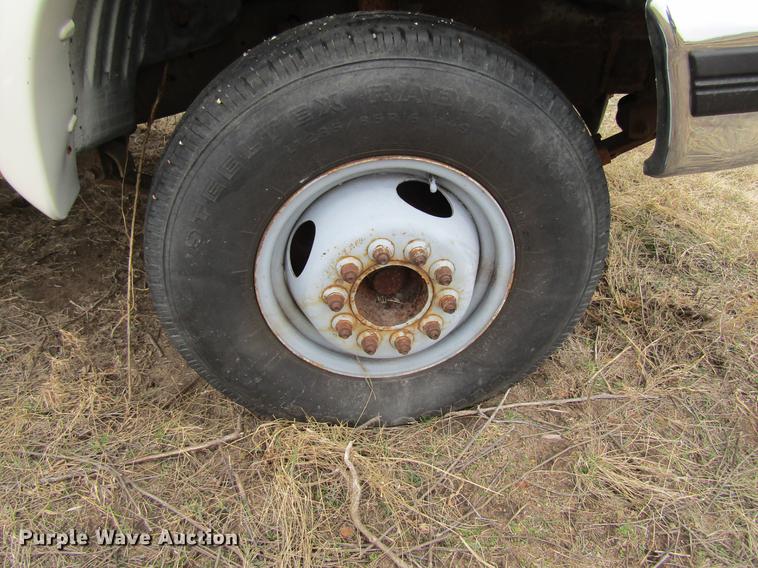 image for item DA3576 1994 Ford F450 Super Duty flatbed truck