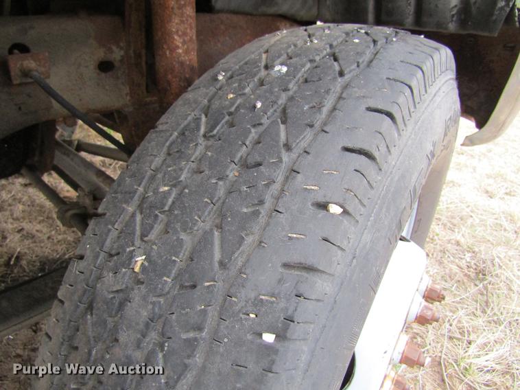 image for item DA3576 1994 Ford F450 Super Duty flatbed truck