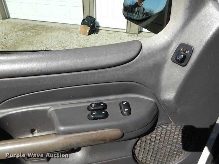 image for item DC0327 2001 Ford Explorer Sport SUV