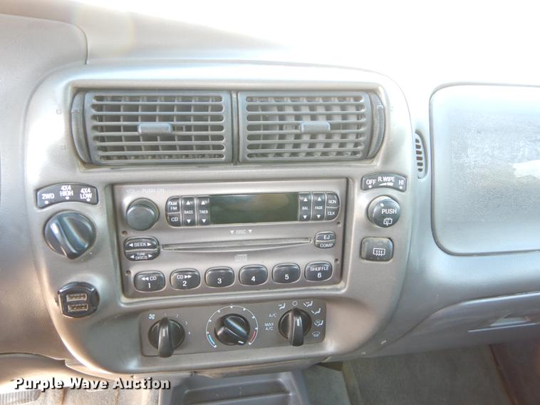 image for item DC0327 2001 Ford Explorer Sport SUV