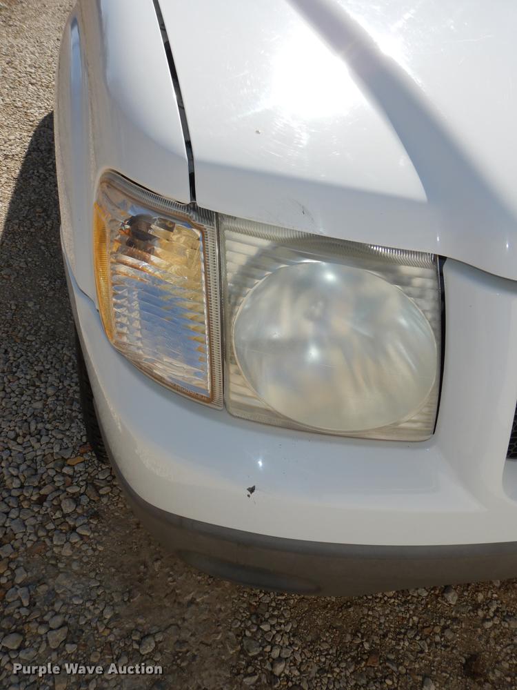 image for item DC0327 2001 Ford Explorer Sport SUV