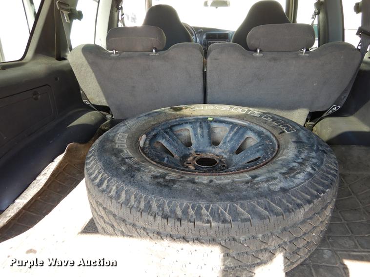 image for item DC0327 2001 Ford Explorer Sport SUV