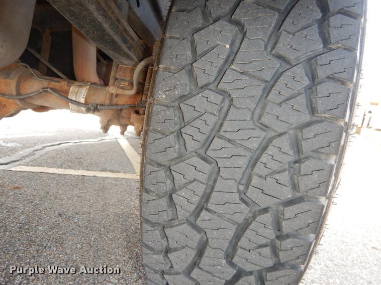 image for item DC0404 2011 Ford F150 XLT SuperCrew pickup truck