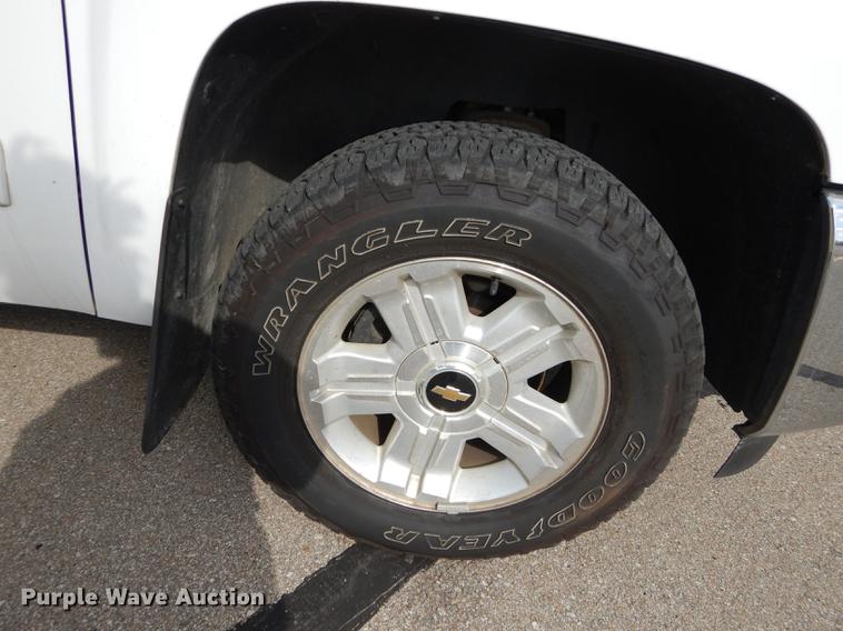 image for item DC0406 2012 Chevrolet Silverado 1500 Ext. Cab pickup truck