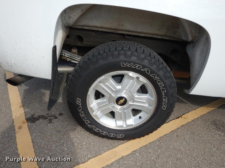 image for item DC0406 2012 Chevrolet Silverado 1500 Ext. Cab pickup truck