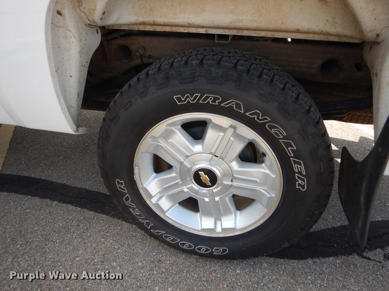 image for item DC0406 2012 Chevrolet Silverado 1500 Ext. Cab pickup truck