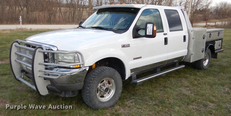 image for item DC0424 2004 Ford F350 Super Duy Lariat Crew Cab flatbed pickup truck