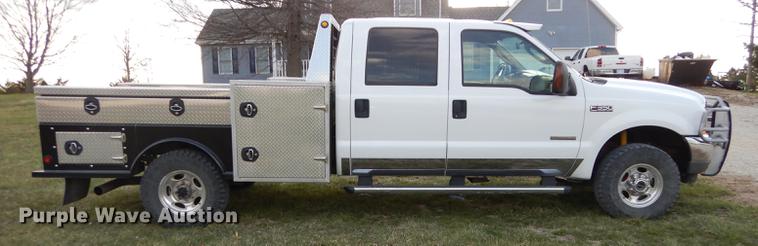 image for item DC0424 2004 Ford F350 Super Duy Lariat Crew Cab flatbed pickup truck