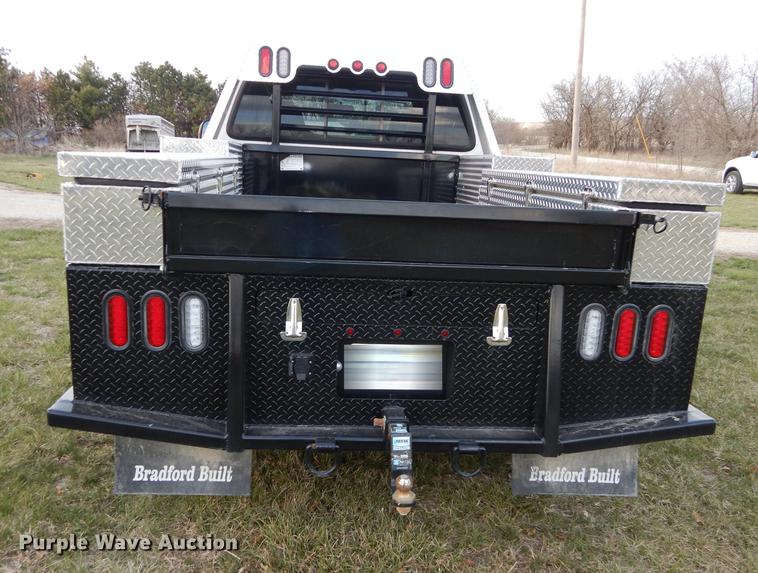 image for item DC0424 2004 Ford F350 Super Duy Lariat Crew Cab flatbed pickup truck