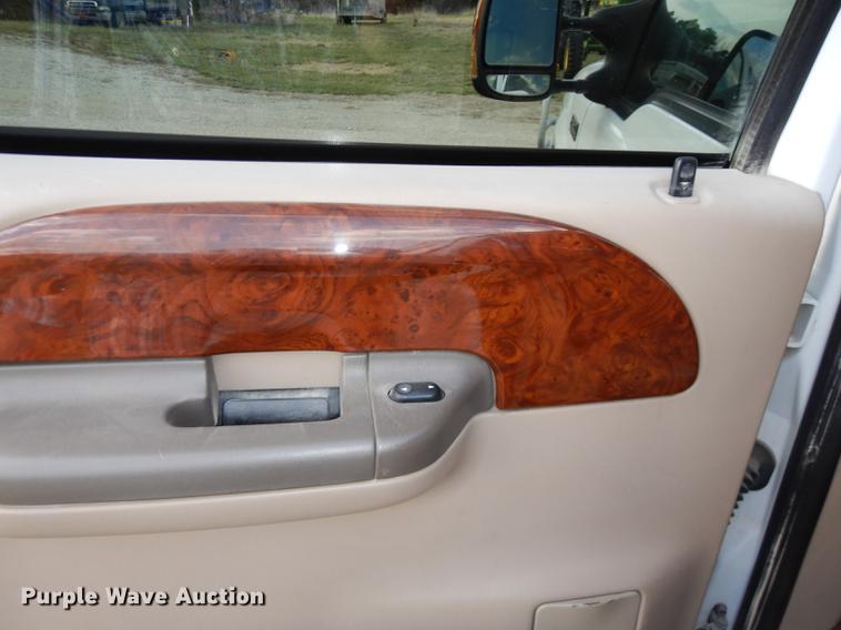 image for item DC0424 2004 Ford F350 Super Duy Lariat Crew Cab flatbed pickup truck