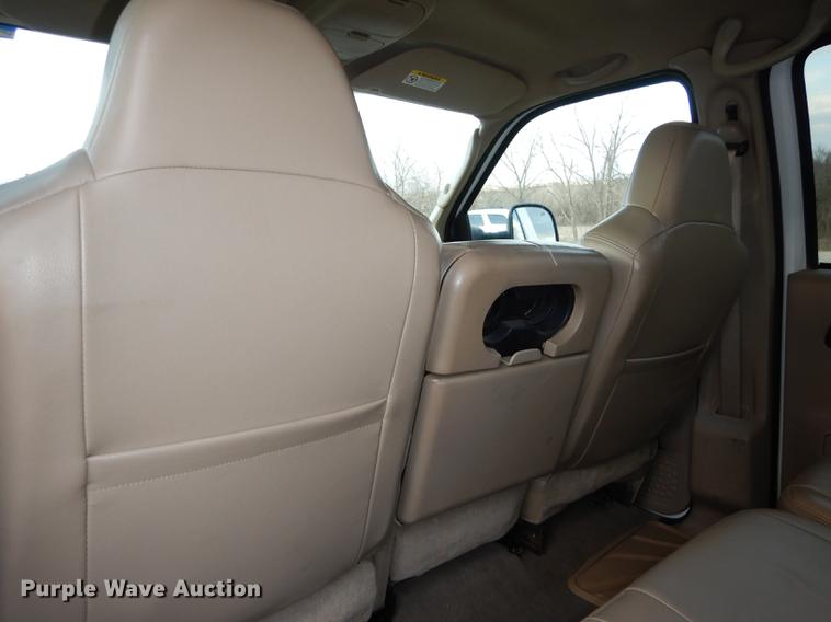 image for item DC0424 2004 Ford F350 Super Duy Lariat Crew Cab flatbed pickup truck