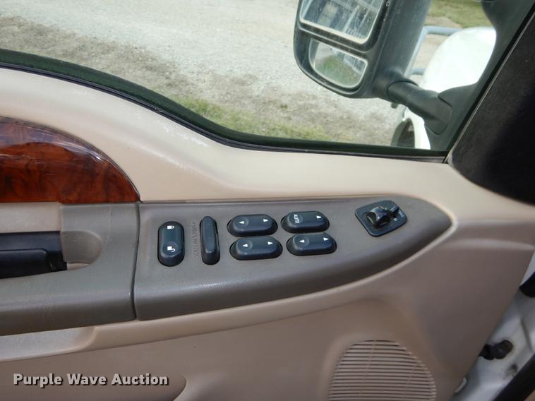 image for item DC0424 2004 Ford F350 Super Duy Lariat Crew Cab flatbed pickup truck