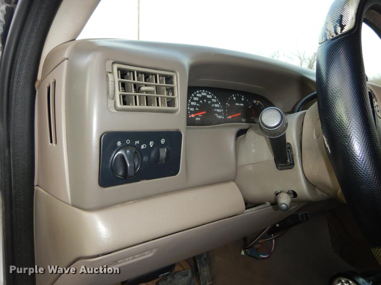 image for item DC0424 2004 Ford F350 Super Duy Lariat Crew Cab flatbed pickup truck