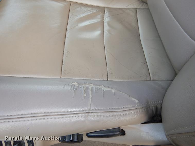 image for item DC0424 2004 Ford F350 Super Duy Lariat Crew Cab flatbed pickup truck