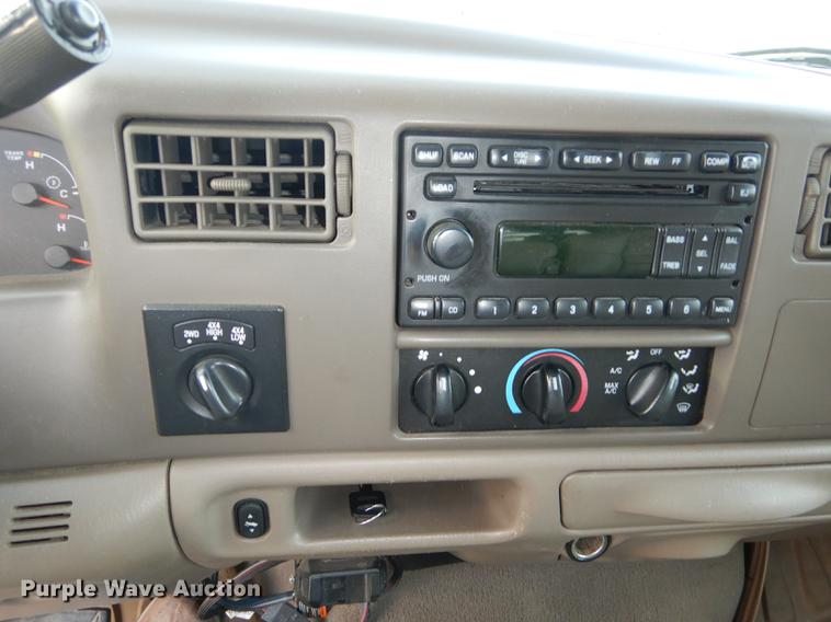 image for item DC0424 2004 Ford F350 Super Duy Lariat Crew Cab flatbed pickup truck