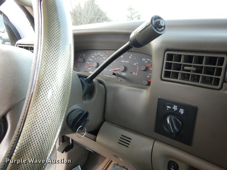 image for item DC0424 2004 Ford F350 Super Duy Lariat Crew Cab flatbed pickup truck