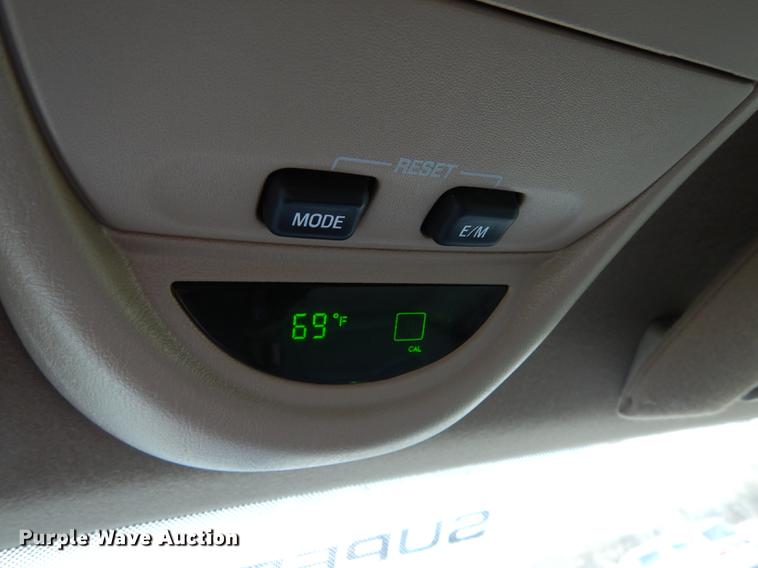 image for item DC0424 2004 Ford F350 Super Duy Lariat Crew Cab flatbed pickup truck