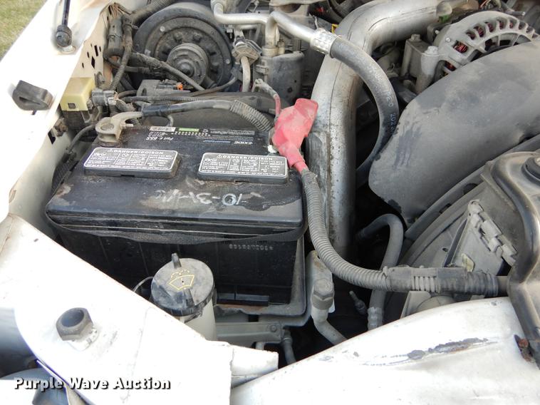 image for item DC0424 2004 Ford F350 Super Duy Lariat Crew Cab flatbed pickup truck