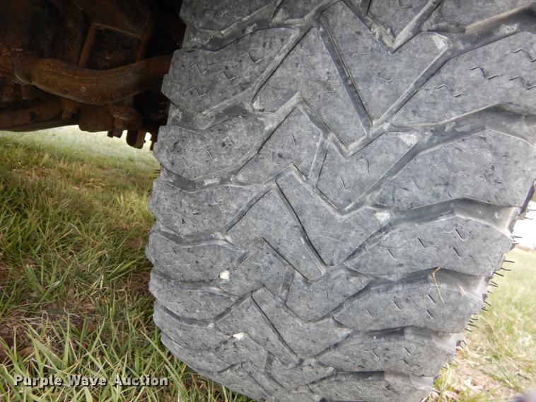 image for item DC0424 2004 Ford F350 Super Duy Lariat Crew Cab flatbed pickup truck