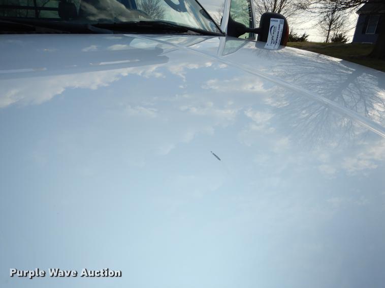 image for item DC0424 2004 Ford F350 Super Duy Lariat Crew Cab flatbed pickup truck