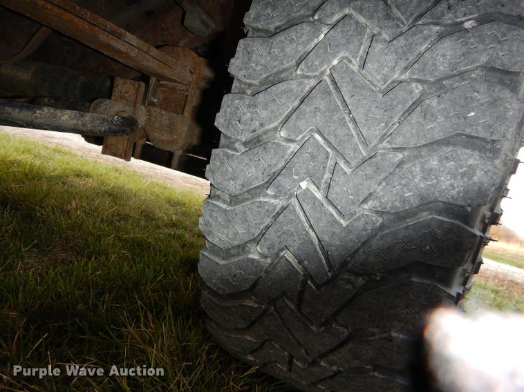 image for item DC0424 2004 Ford F350 Super Duy Lariat Crew Cab flatbed pickup truck