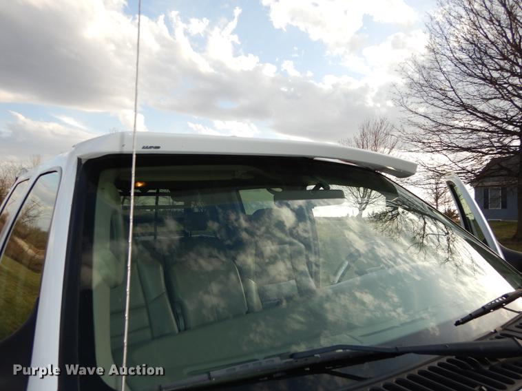 image for item DC0424 2004 Ford F350 Super Duy Lariat Crew Cab flatbed pickup truck