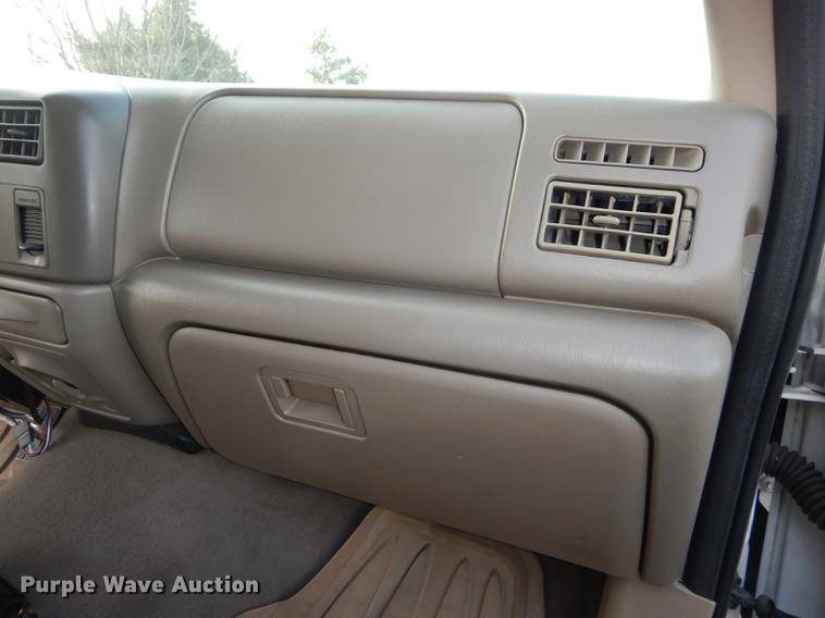 image for item DC0424 2004 Ford F350 Super Duy Lariat Crew Cab flatbed pickup truck