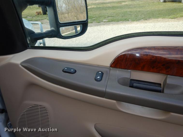 image for item DC0424 2004 Ford F350 Super Duy Lariat Crew Cab flatbed pickup truck