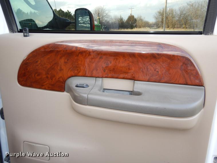 image for item DC0424 2004 Ford F350 Super Duy Lariat Crew Cab flatbed pickup truck