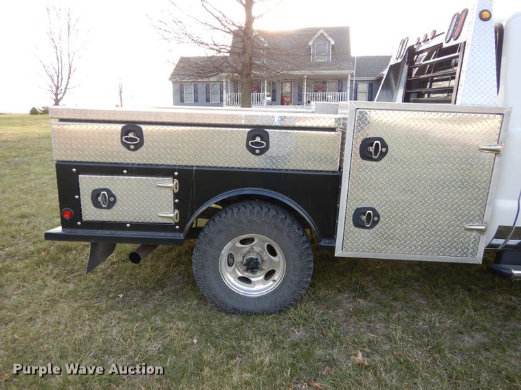 image for item DC0424 2004 Ford F350 Super Duy Lariat Crew Cab flatbed pickup truck