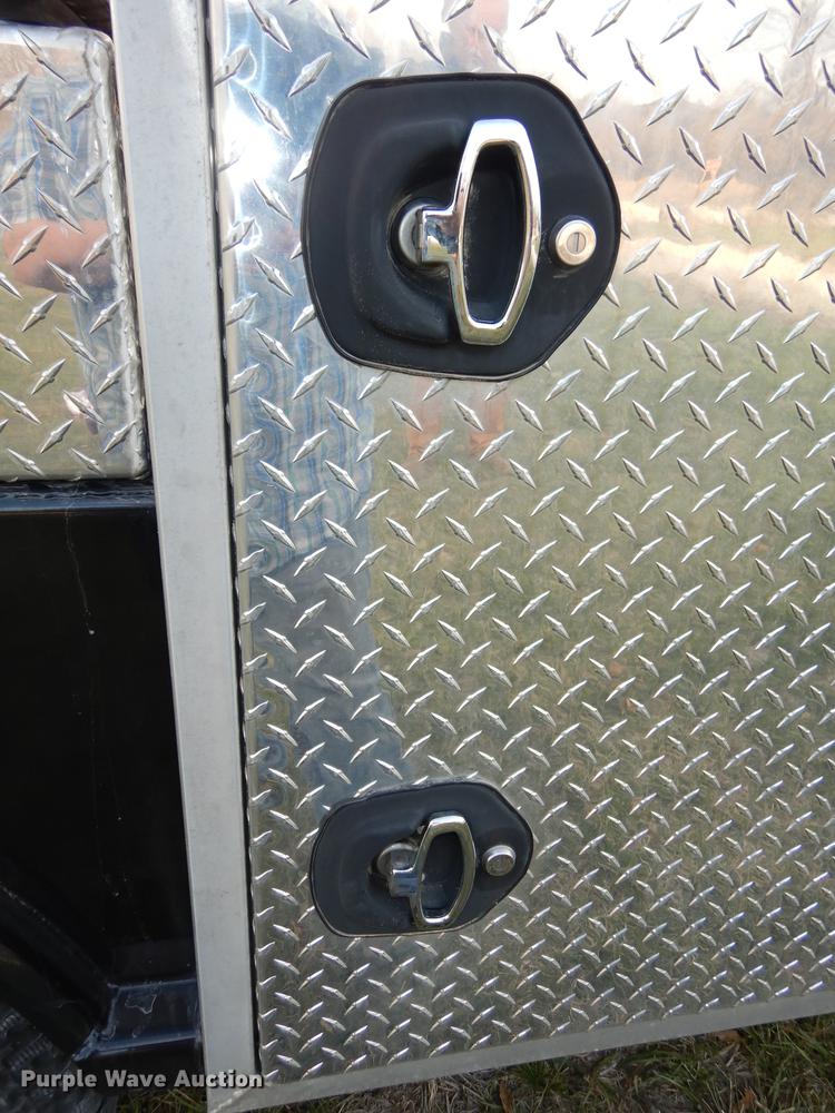 image for item DC0424 2004 Ford F350 Super Duy Lariat Crew Cab flatbed pickup truck