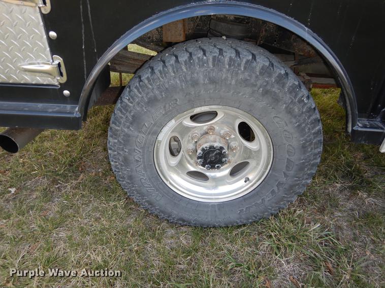 image for item DC0424 2004 Ford F350 Super Duy Lariat Crew Cab flatbed pickup truck