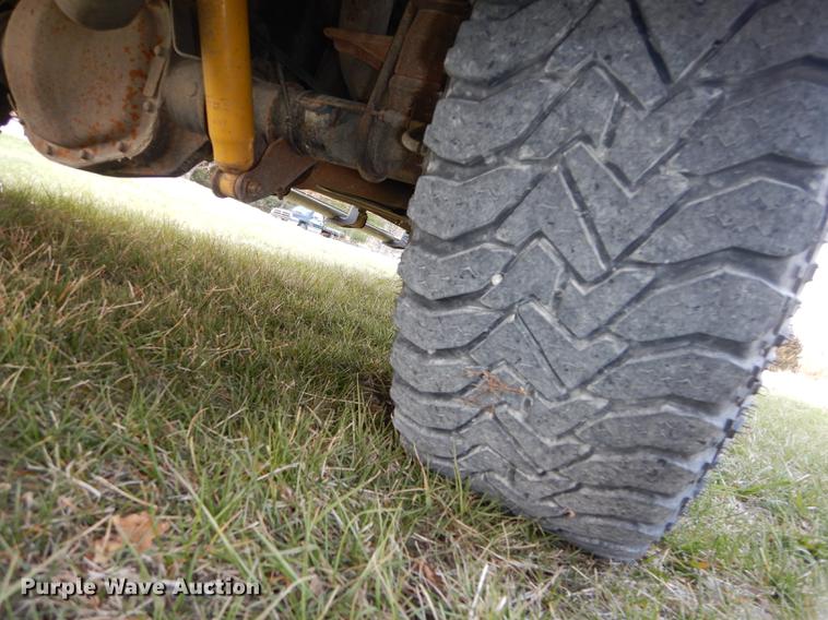 image for item DC0424 2004 Ford F350 Super Duy Lariat Crew Cab flatbed pickup truck