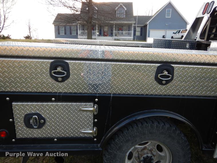 image for item DC0424 2004 Ford F350 Super Duy Lariat Crew Cab flatbed pickup truck