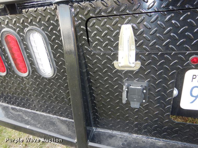 image for item DC0424 2004 Ford F350 Super Duy Lariat Crew Cab flatbed pickup truck