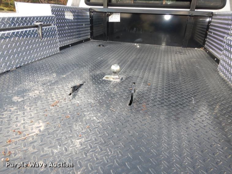 image for item DC0424 2004 Ford F350 Super Duy Lariat Crew Cab flatbed pickup truck