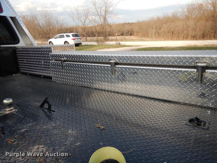 image for item DC0424 2004 Ford F350 Super Duy Lariat Crew Cab flatbed pickup truck