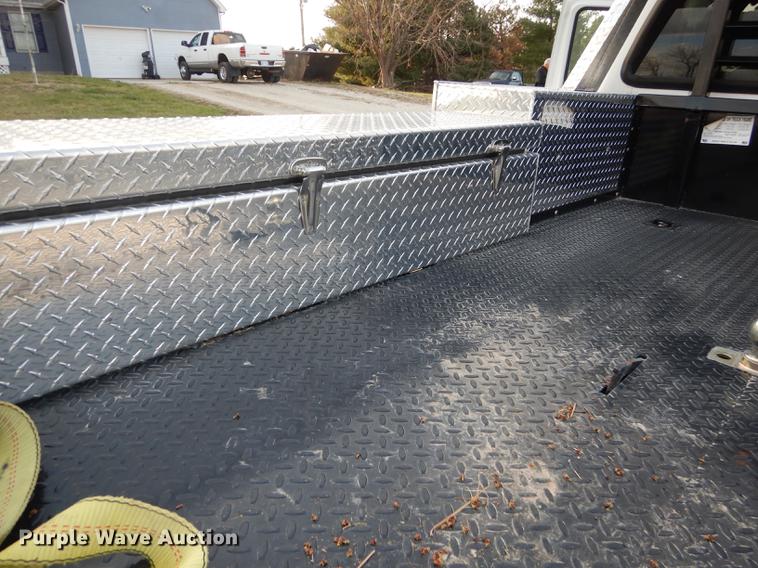 image for item DC0424 2004 Ford F350 Super Duy Lariat Crew Cab flatbed pickup truck