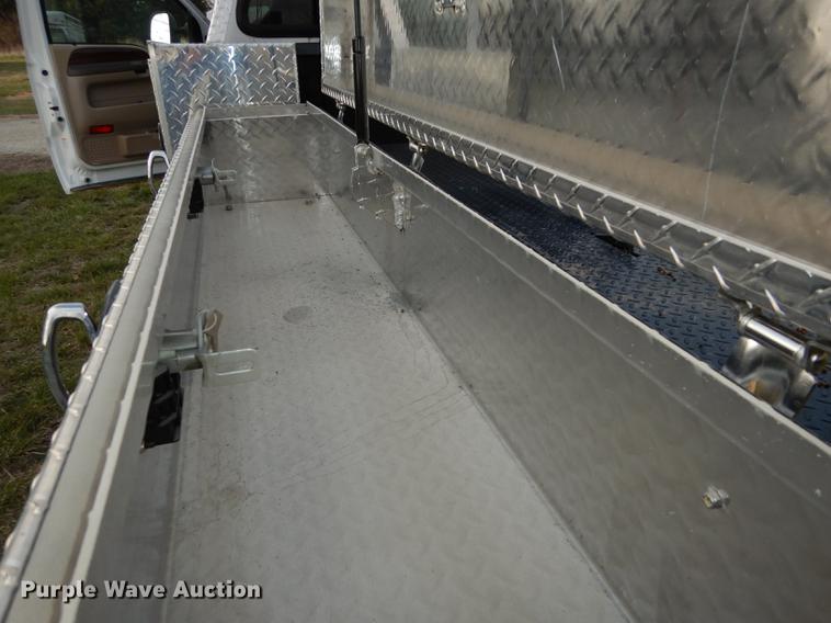 image for item DC0424 2004 Ford F350 Super Duy Lariat Crew Cab flatbed pickup truck