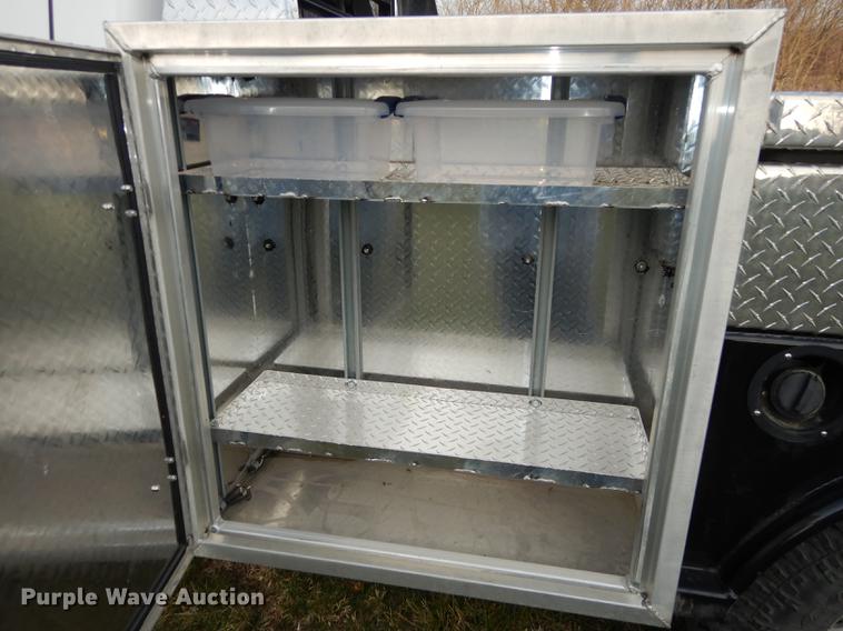 image for item DC0424 2004 Ford F350 Super Duy Lariat Crew Cab flatbed pickup truck