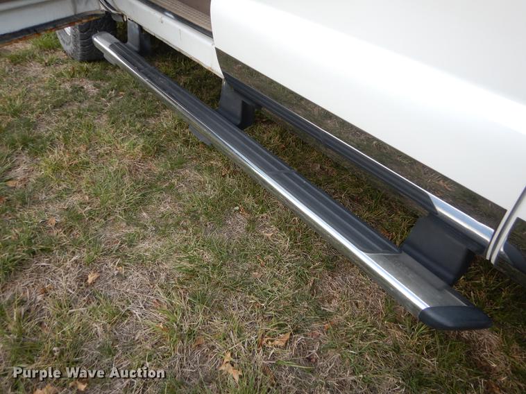 image for item DC0424 2004 Ford F350 Super Duy Lariat Crew Cab flatbed pickup truck