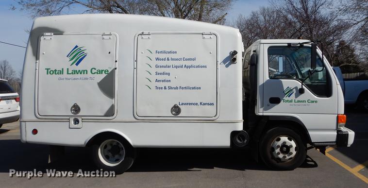 image for item DC0438 1996 Isuzu NPR applicator truck