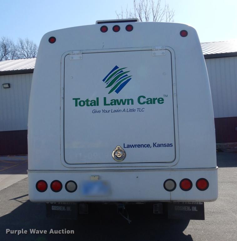 image for item DC0438 1996 Isuzu NPR applicator truck