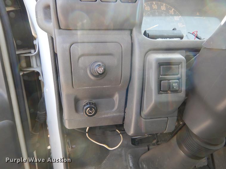 image for item DC0438 1996 Isuzu NPR applicator truck