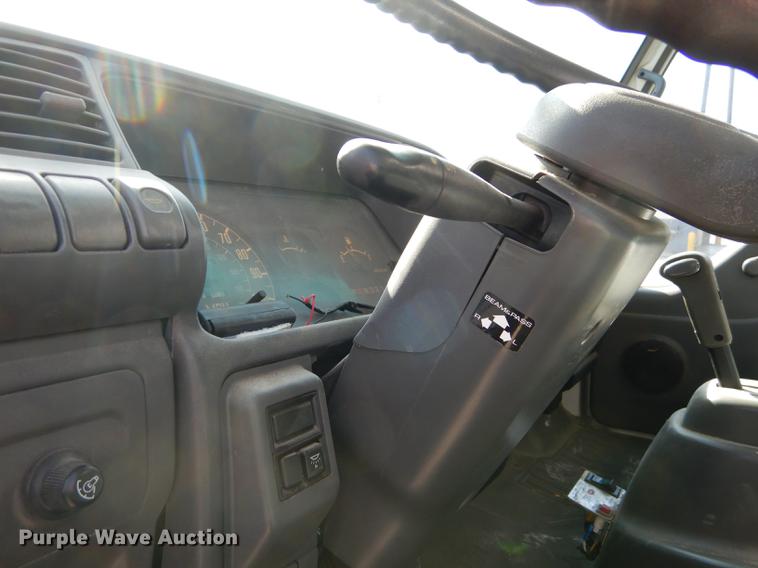 image for item DC0438 1996 Isuzu NPR applicator truck