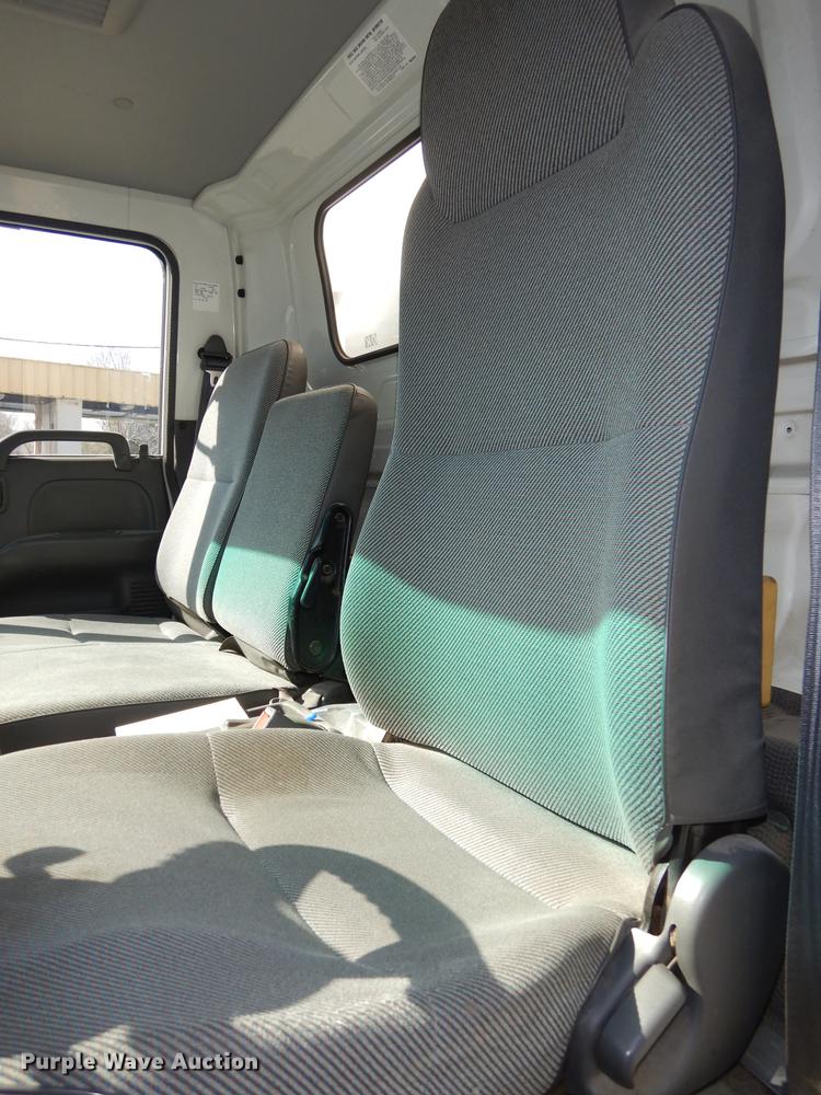 image for item DC0438 1996 Isuzu NPR applicator truck