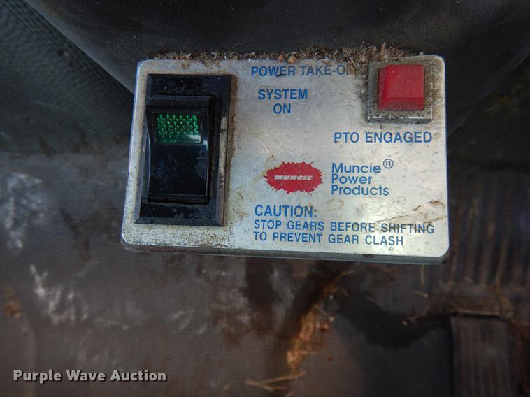 image for item DC0438 1996 Isuzu NPR applicator truck